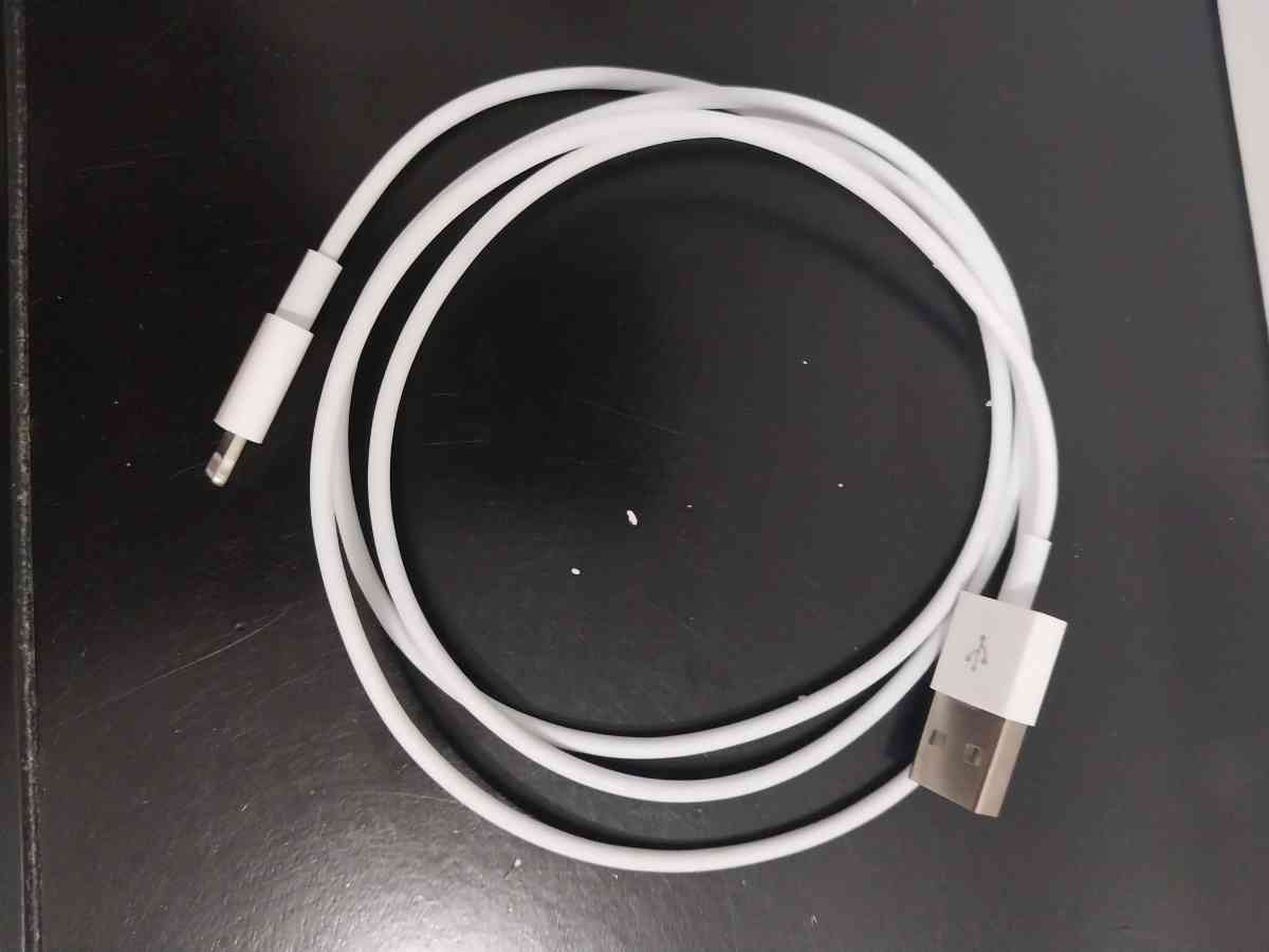 Apple airpods 2nd generation - Addison, Illinois - FleaMarketBay