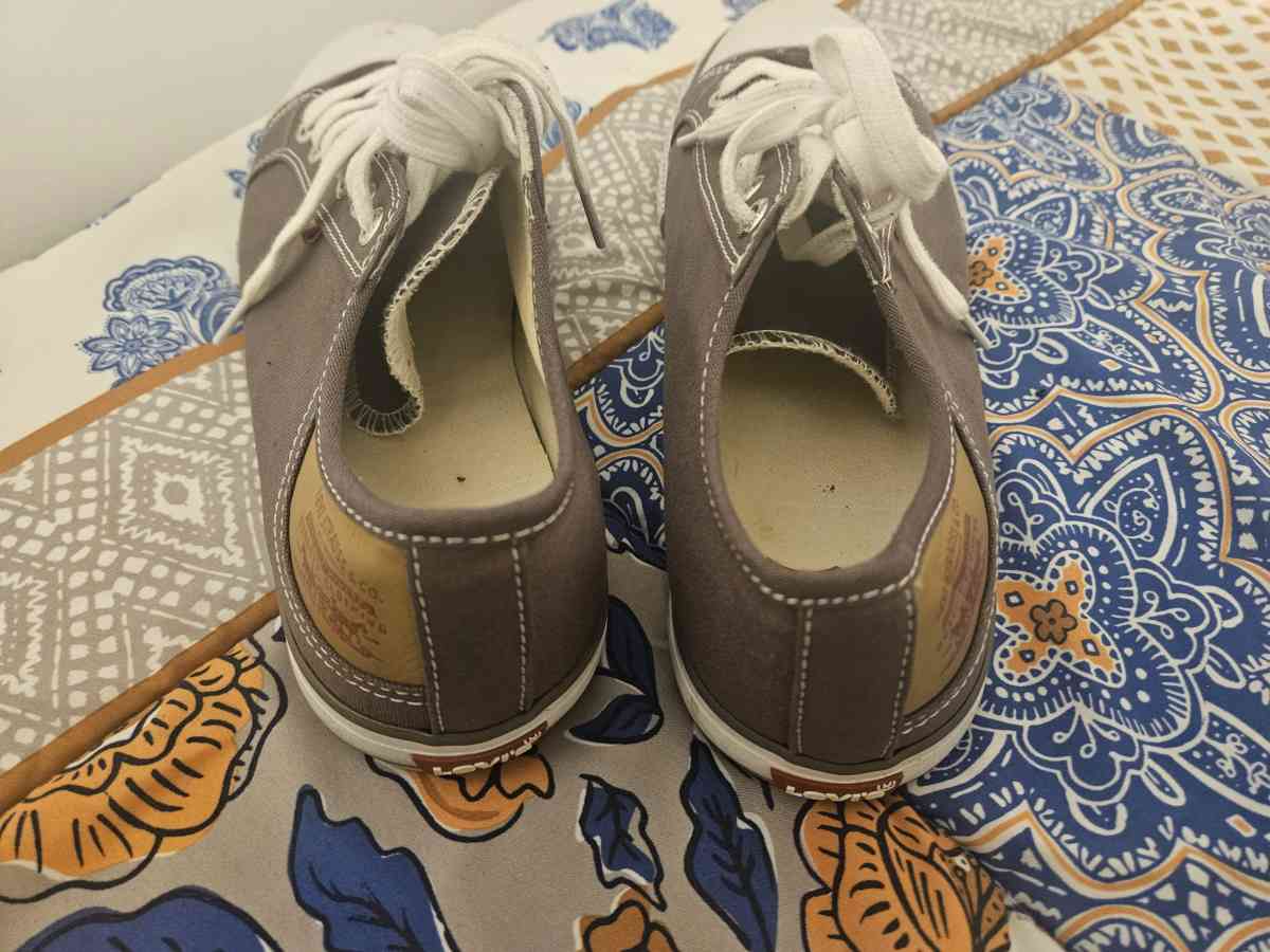 Levis Stan 80 Canvas Sneakers Gray Size 7 - Chicago, Illinois - FleaMarketBay