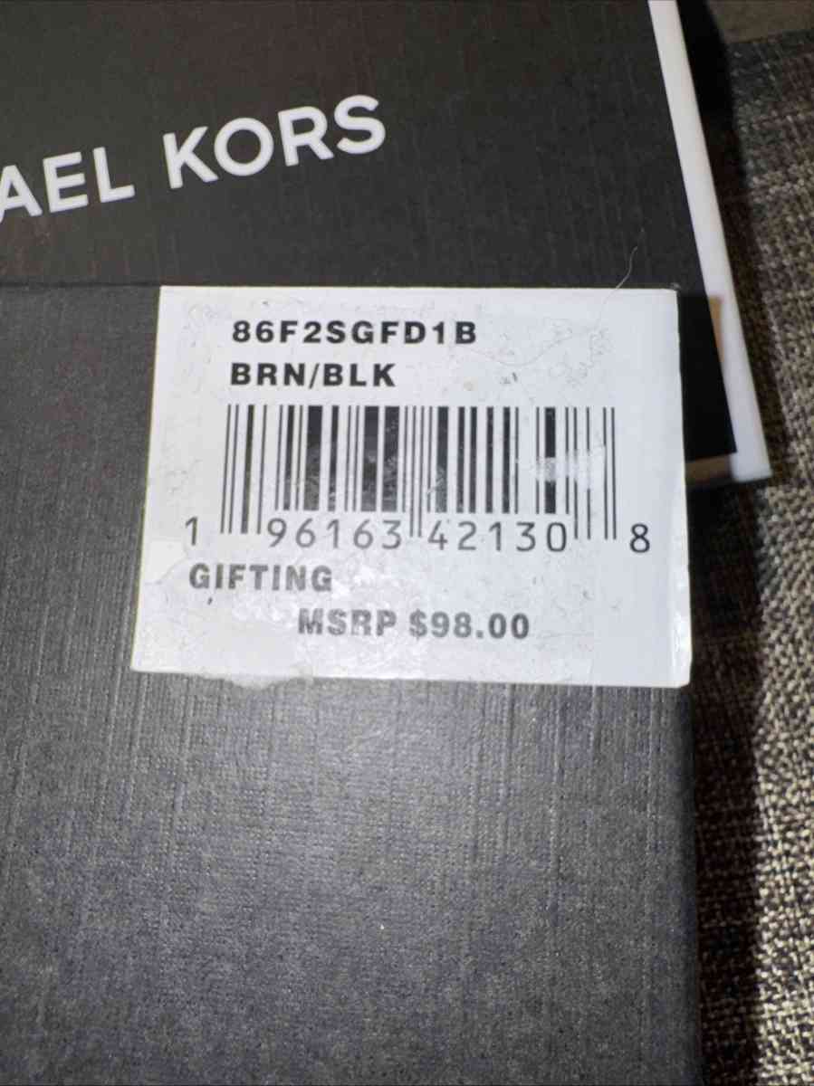 2042HPSR New Brown  Black Michael Kors Slim Holder With Key - Gallatin, Tennessee - FleaMarketBay