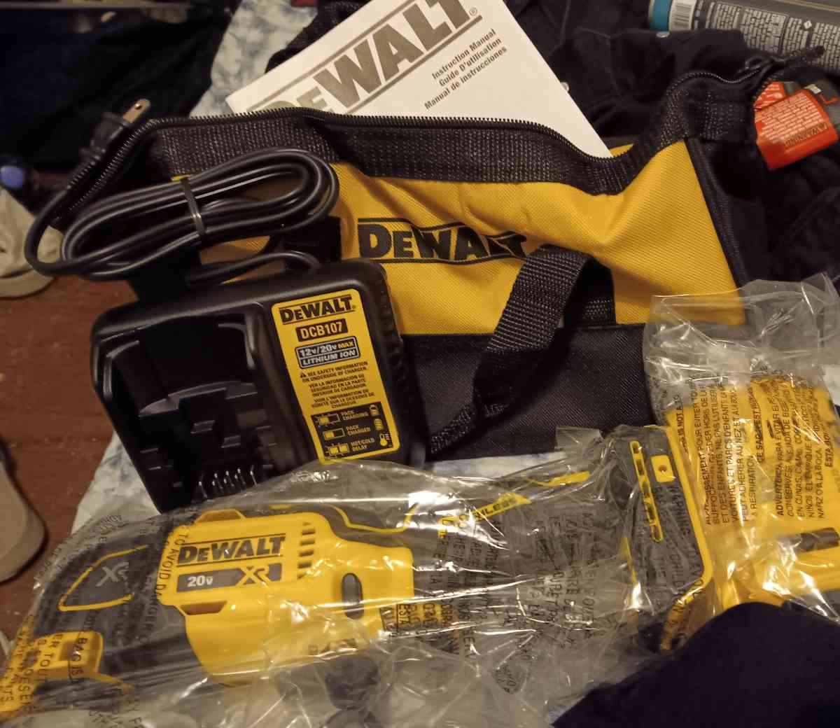 Dewalt mult tool 20 volt brand new with batteries and charge - Opelika, Alabama - FleaMarketBay