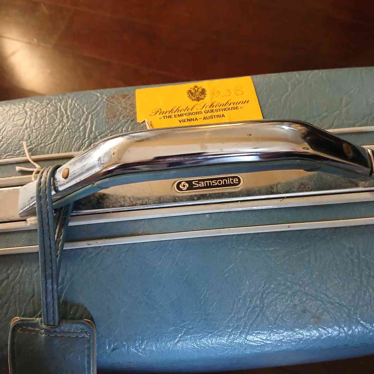 Samsonite vintage suitcase - Indianapolis, Indiana - FleaMarketBay