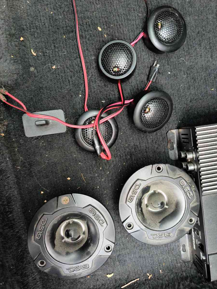 Car Audio Speakers and 2 amps - Rogers, Arkansas