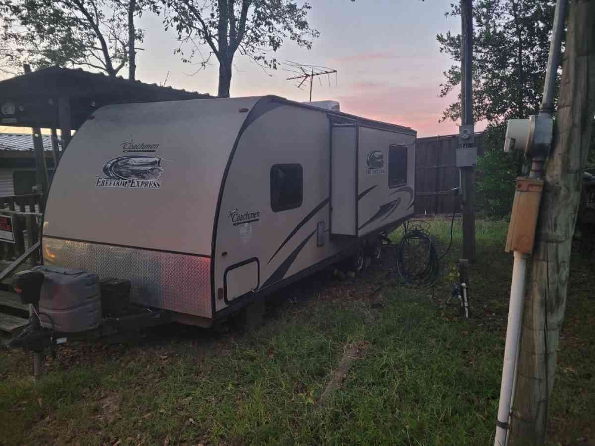 2014 Coachman Freedom Express 246rks RV - Eustace, Texas - FleaMarketBay