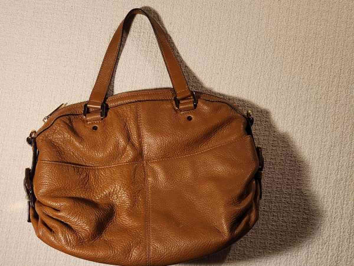 Michael Kors brown leather handbag - Clinton, Massachusetts - FleaMarketBay