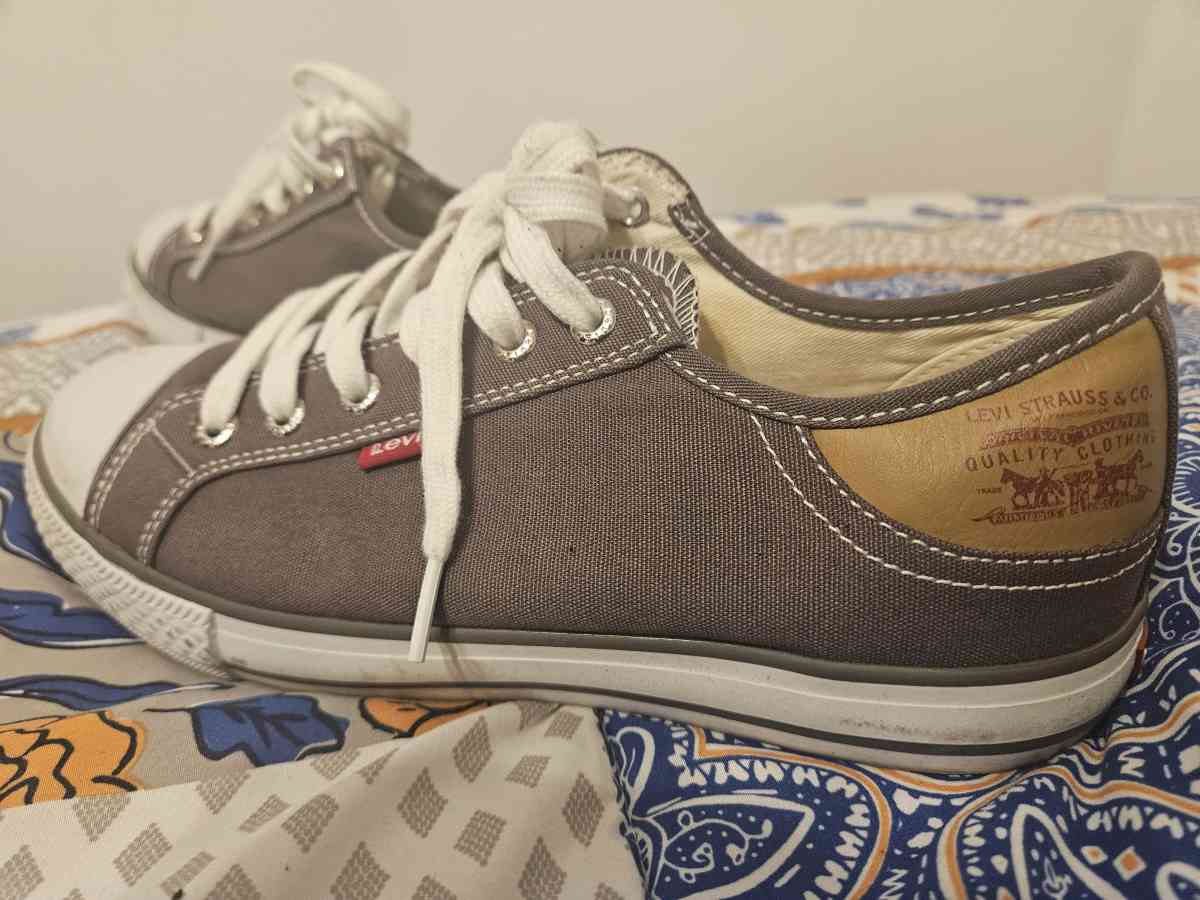 Levis Stan 80 Canvas Sneakers Gray Size 7 - Chicago, Illinois - FleaMarketBay