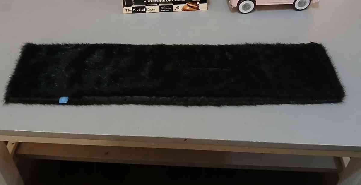 Vera Wang Faux Fur Scarf - Indianapolis, Indiana - FleaMarketBay