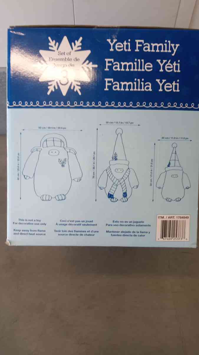 Christmas set of ensemble yeti family - Atherton, California - FleaMarketBay