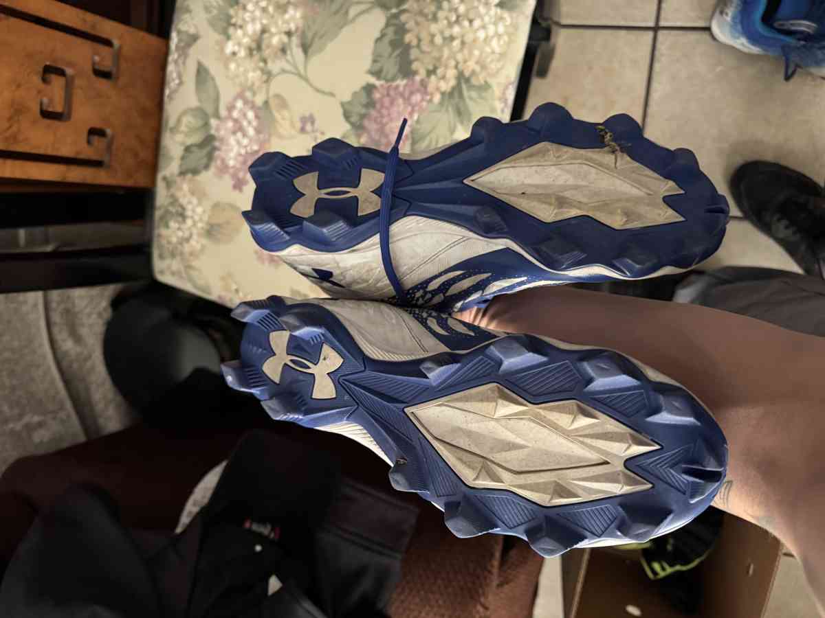 Cleats - Aguila, Arizona - FleaMarketBay