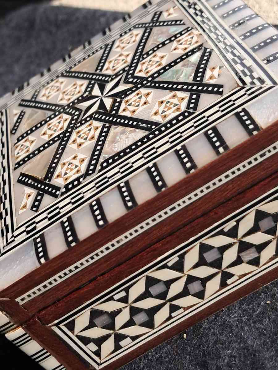 Antique Handcrafted Mother of Pearl Trinket Box - Lake Havasu City, Arizona
