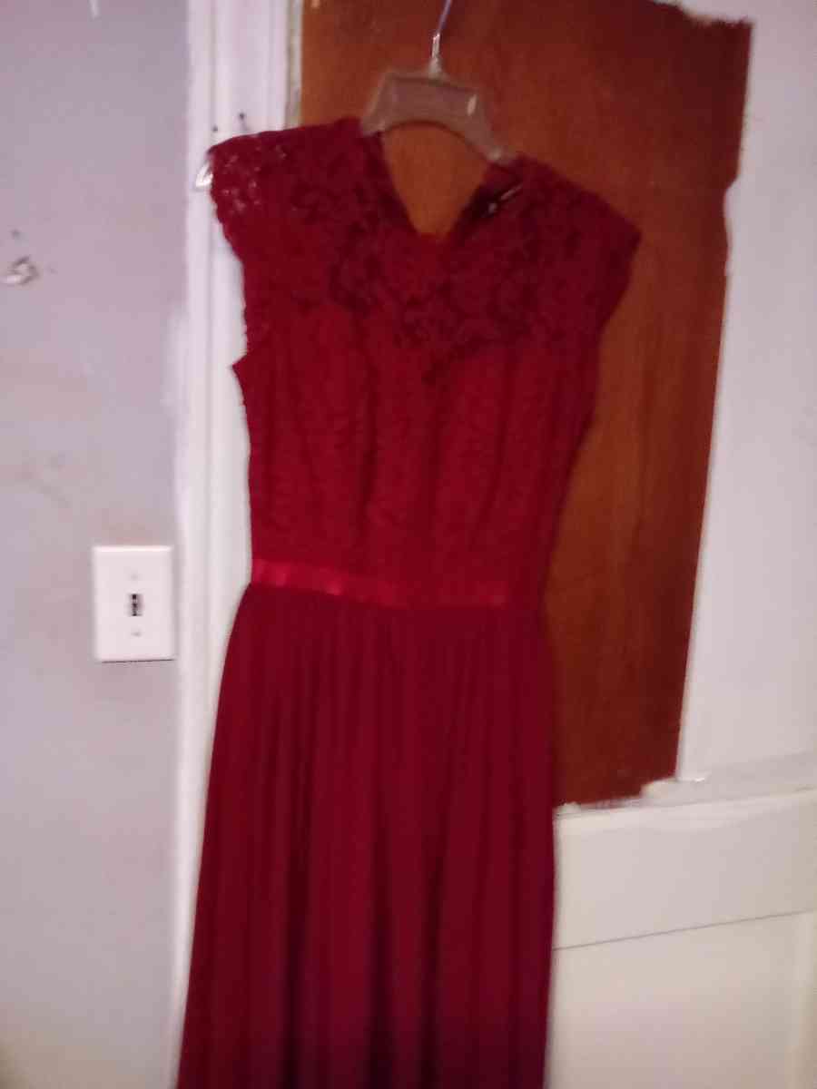 Long evening Dress       Size 6 - Spartanburg, South Carolina - FleaMarketBay