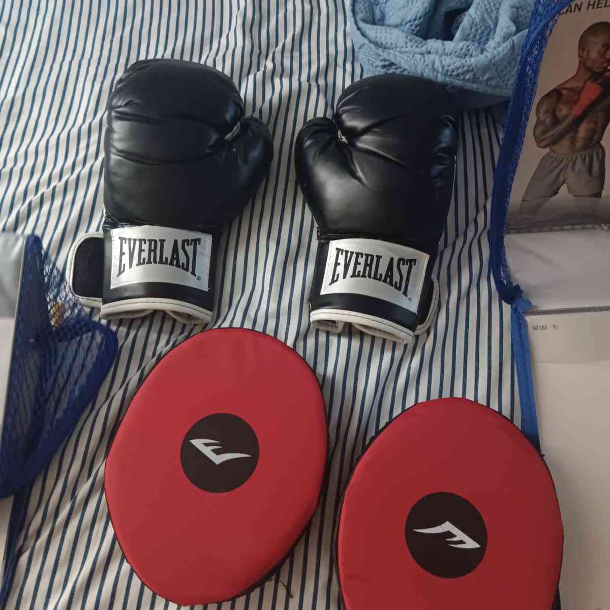 Boxing Gloves and Pads - Miami, Florida - FleaMarketBay
