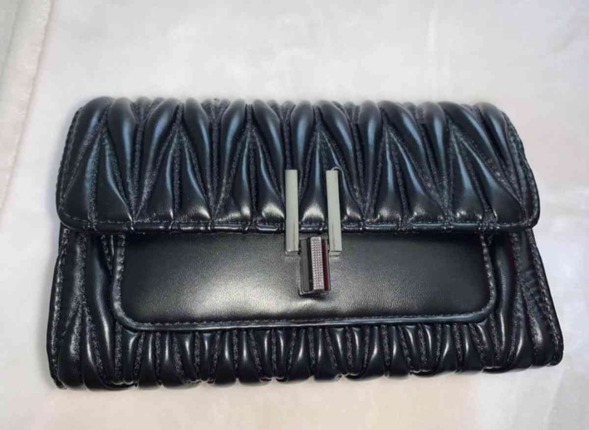 crossbody purse - Miami, Florida - FleaMarketBay