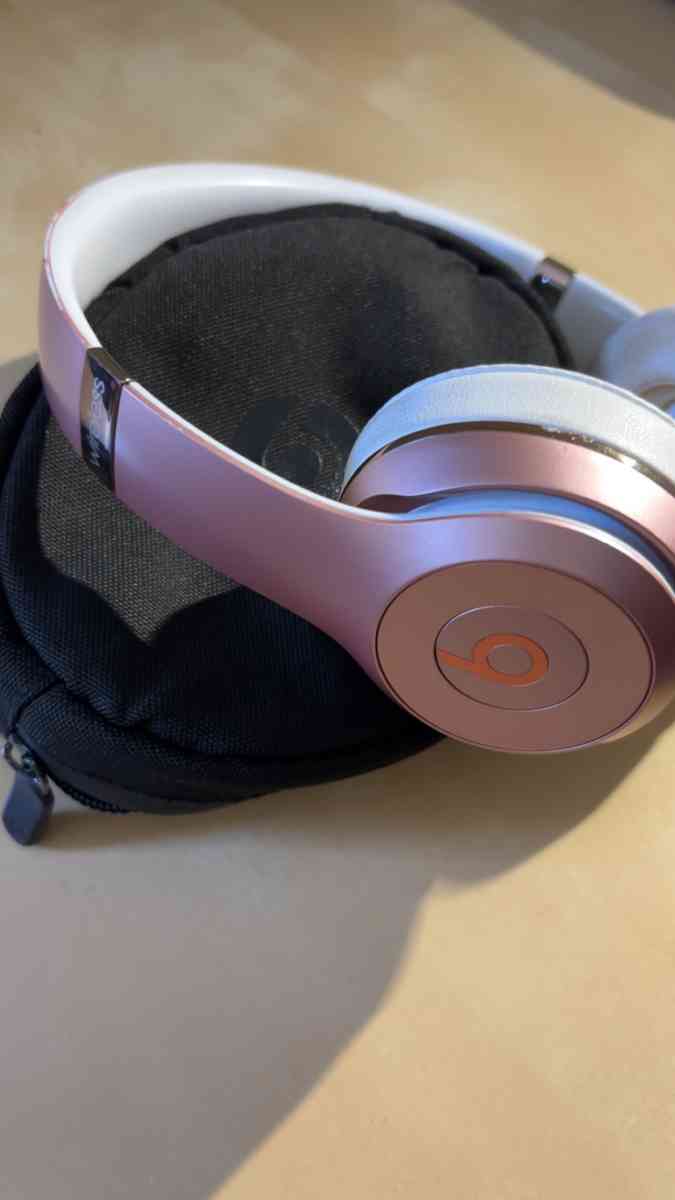 Beats Headphones - West Warwick, Rhode Island - FleaMarketBay