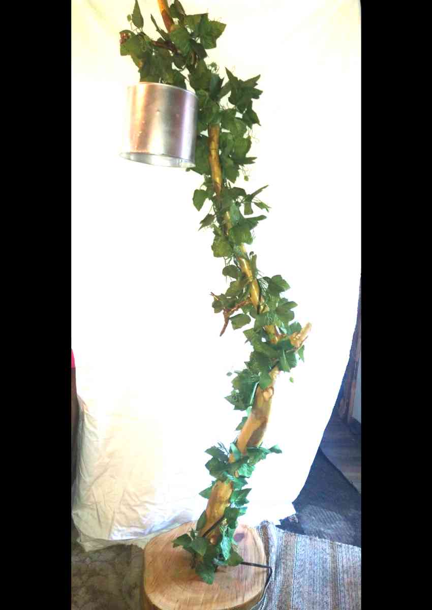 Sycamore Floor Lamp - Grafton, Illinois