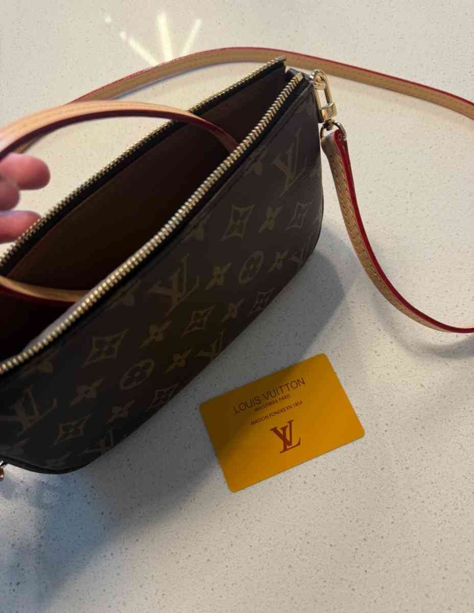 Louis Vuitton Shoulder Bag Pochette - Paradise Valley, Arizona - FleaMarketBay