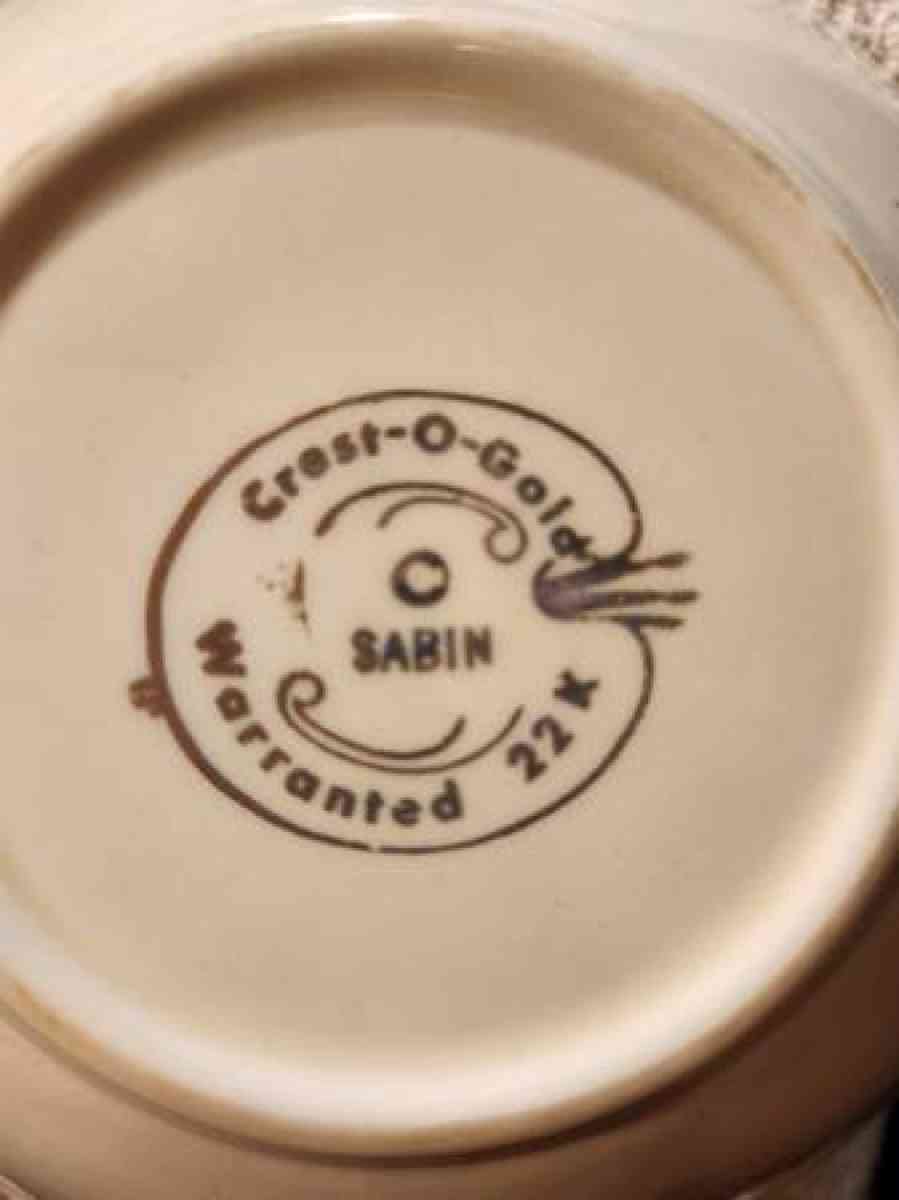 Victorian 22karat bowls and plates - Clinton, Massachusetts - FleaMarketBay