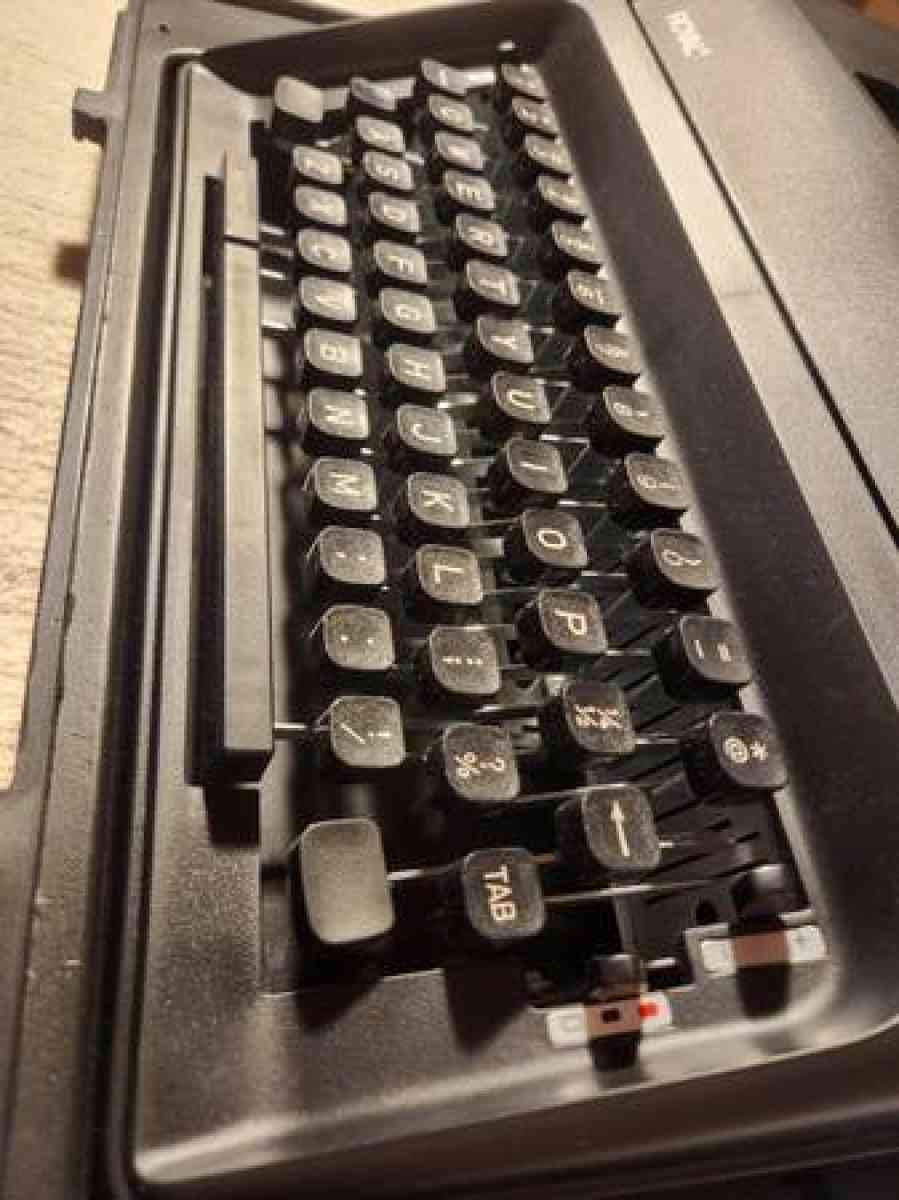 portable typewriter with hard case - Clinton, Massachusetts - FleaMarketBay