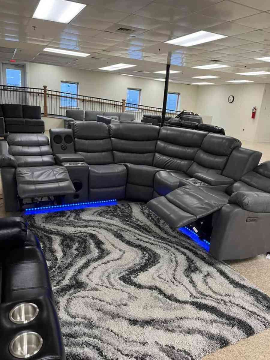 Se vende Seccional Reclinable electrico - Hialeah, Florida - FleaMarketBay