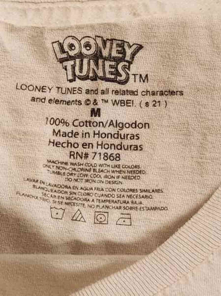 looney tunes shirt - Clinton, Massachusetts - FleaMarketBay