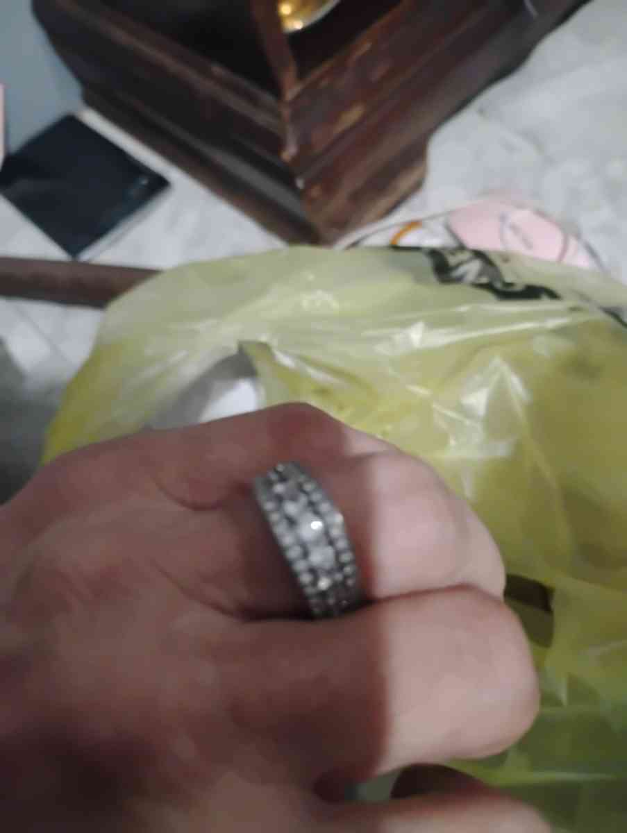 anniversary ring size 7 matches the wedding set I have here - Morse, Louisiana - FleaMarketBay