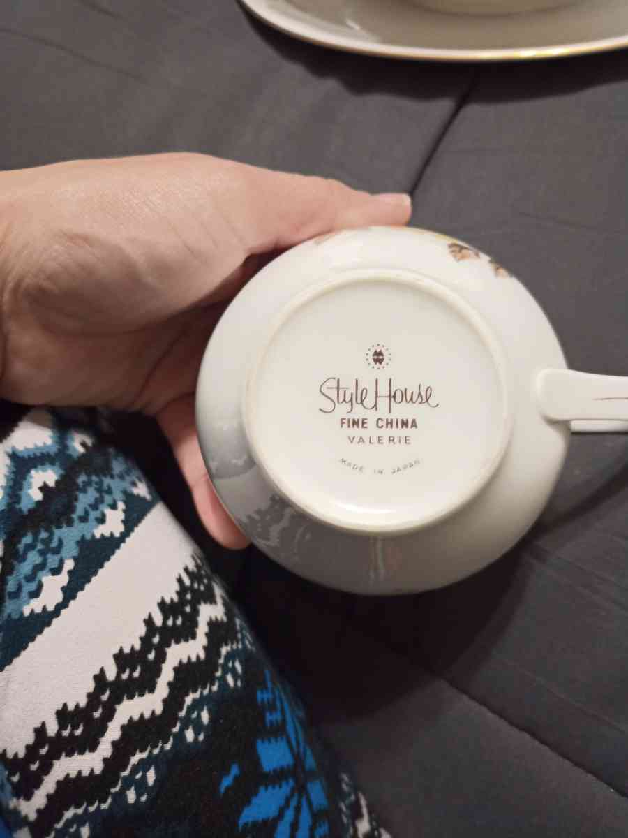 style house Valerie fine China - Carthage, Texas - FleaMarketBay