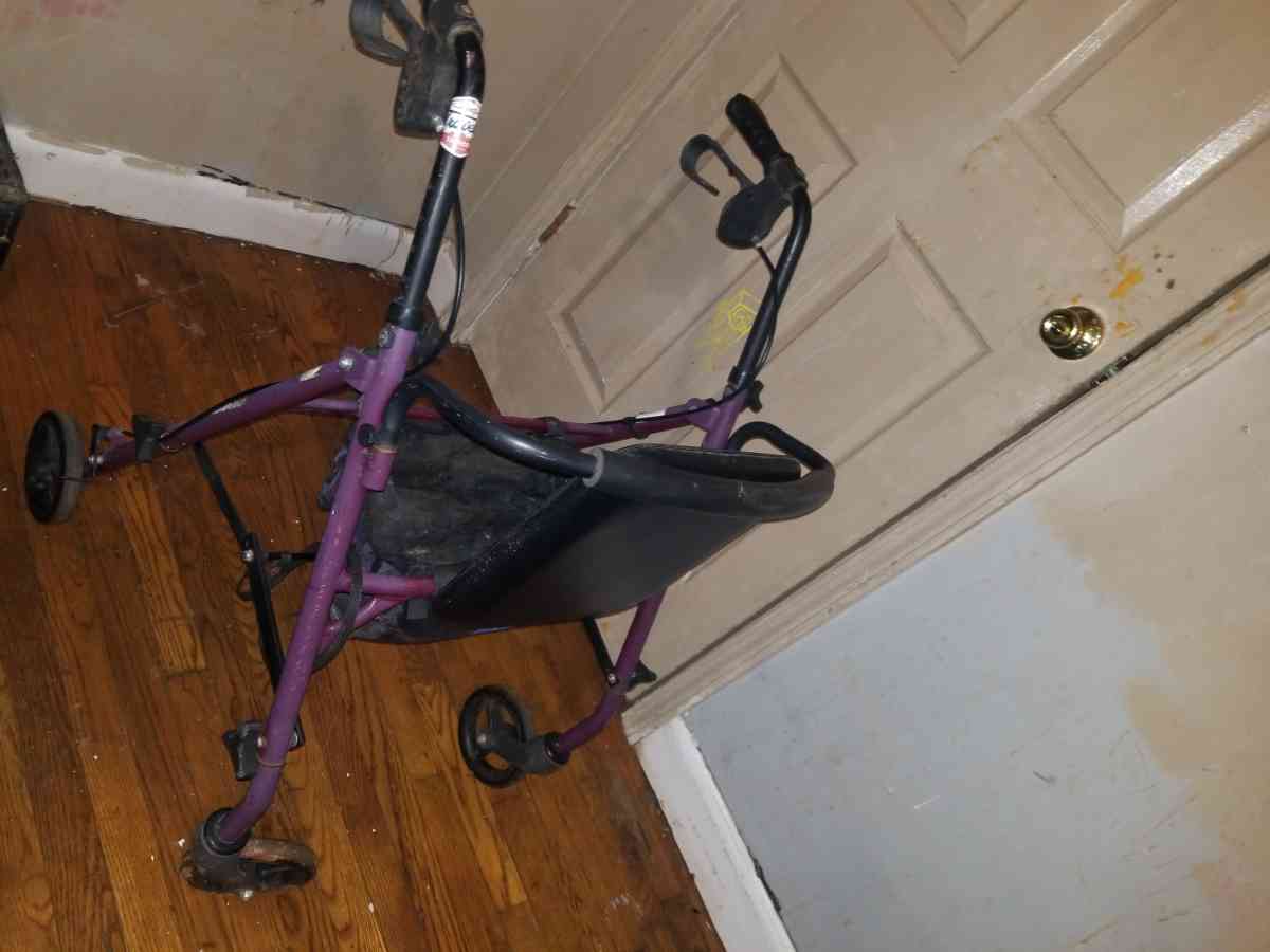 medline walker for elderly or disabled people - Greenville, South Carolina - FleaMarketBay