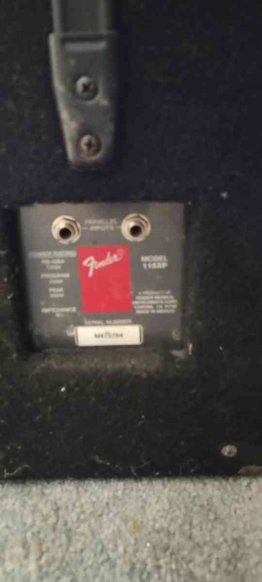 Pair of Fender 115xp powered speakera - Kingston, Pennsylvania - FleaMarketBay
