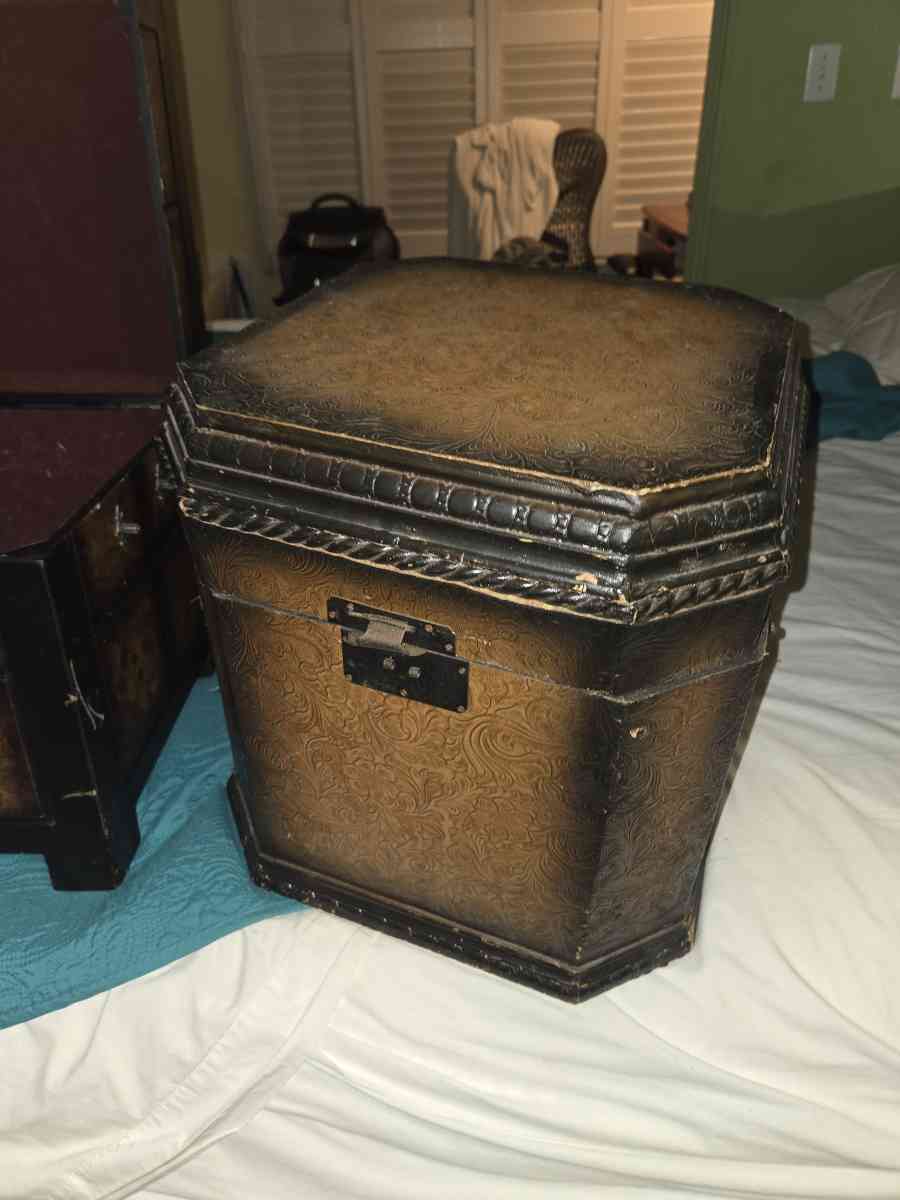 unique chest - Tavares, Florida - FleaMarketBay