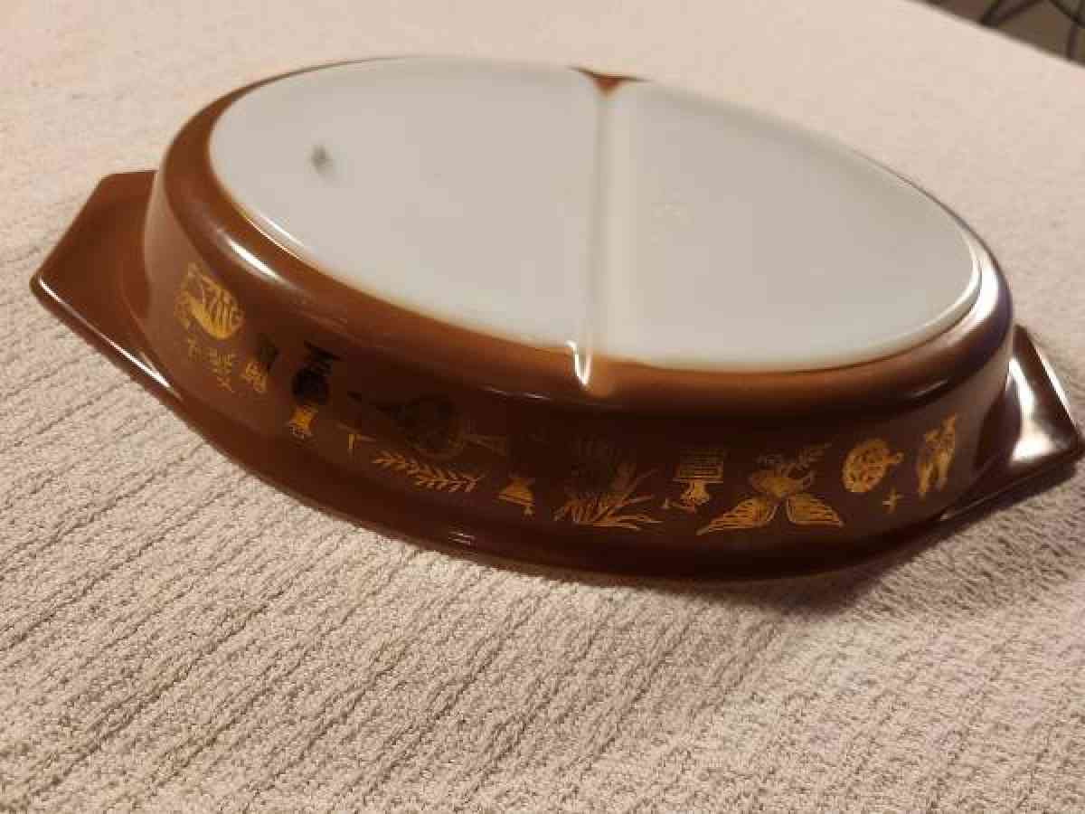 pyrex dish with gold leaf - Clinton, Massachusetts - FleaMarketBay