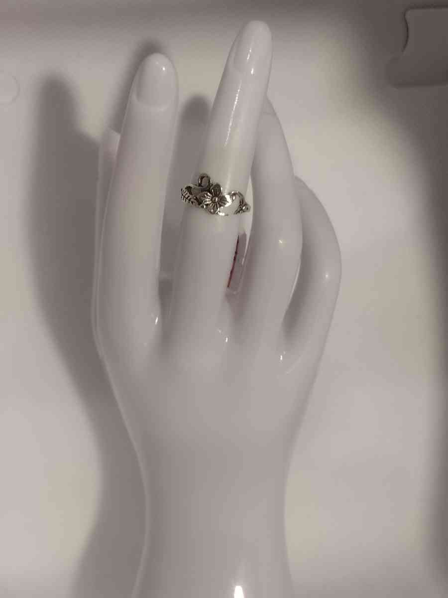 Silver Flower Ring - Roanoke, Virginia - FleaMarketBay