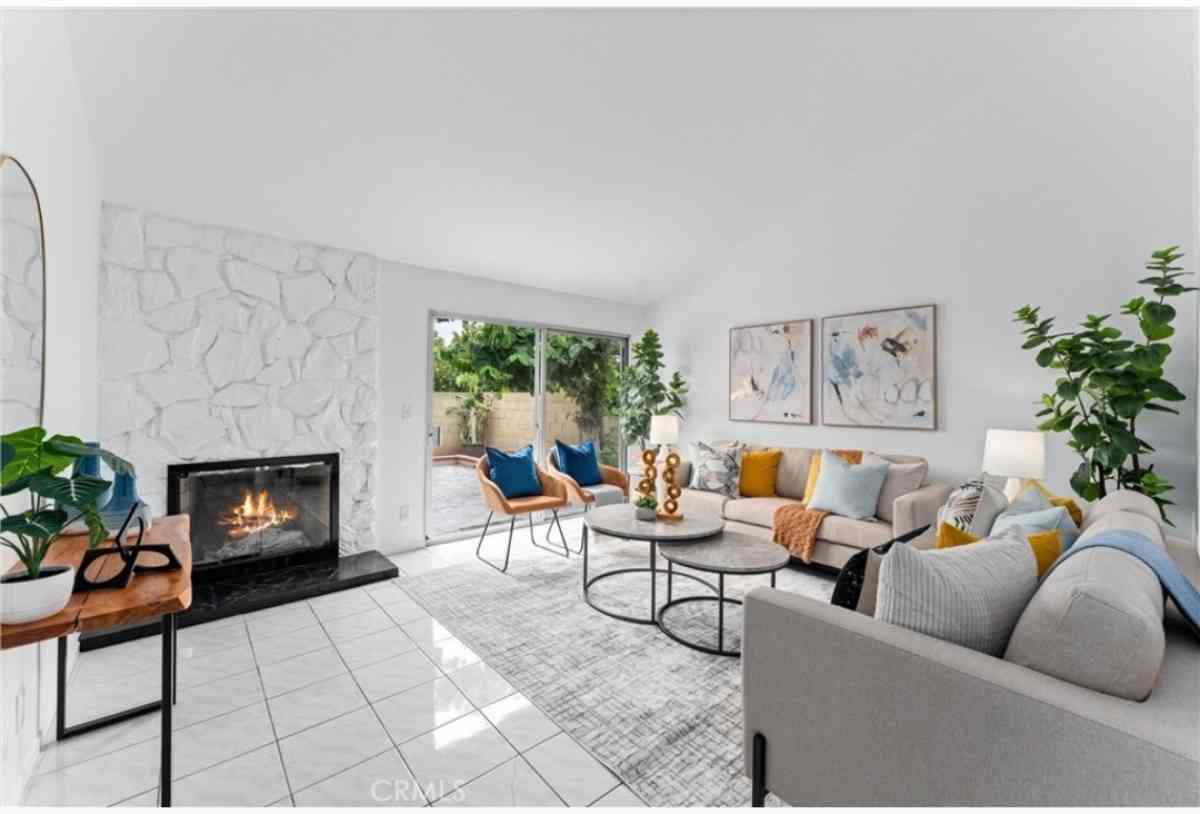 Single Family House for rent - Irvine, California - FleaMarketBay