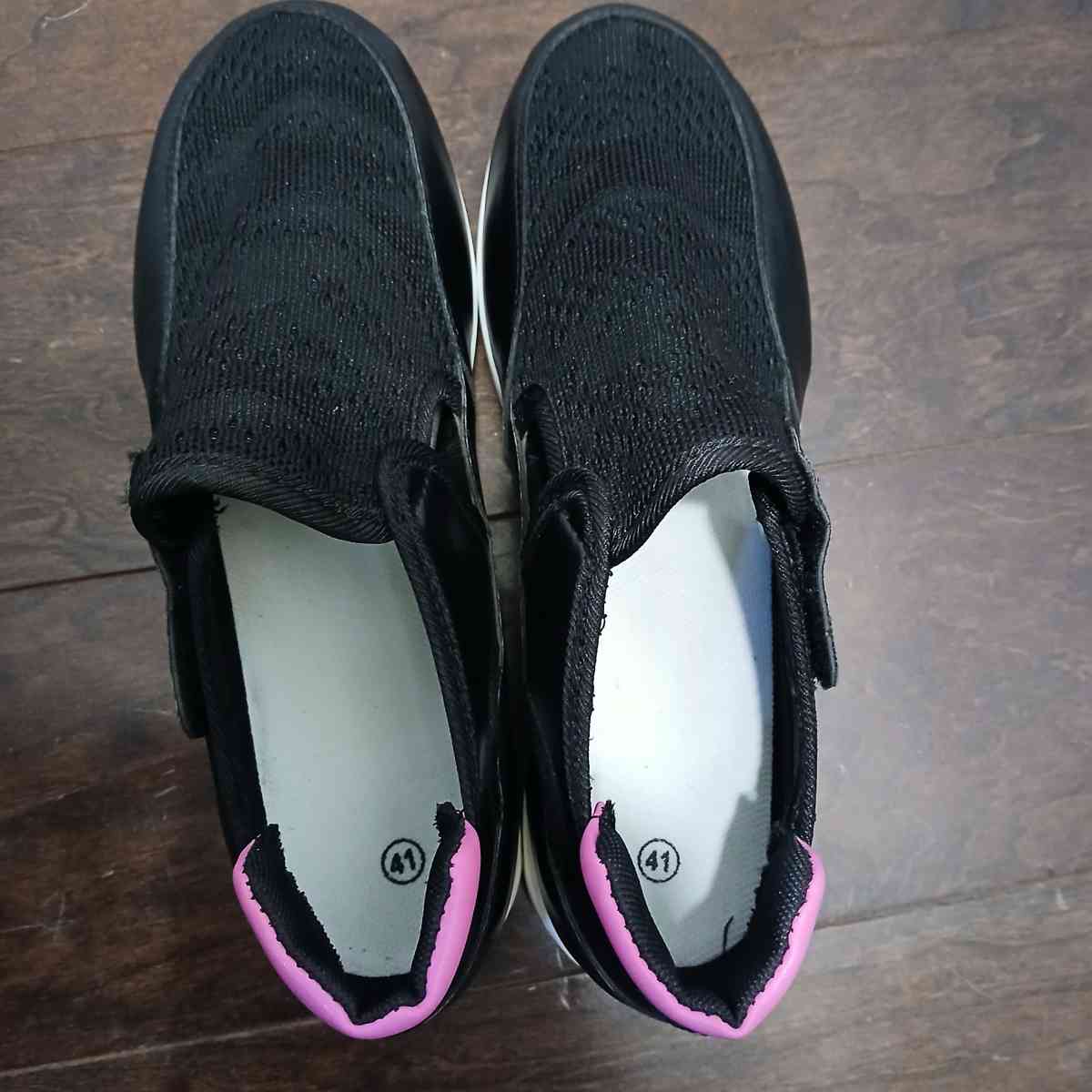 Fashion Black slipon shoes with pink accents Size 8 - Indianapolis, Indiana - FleaMarketBay