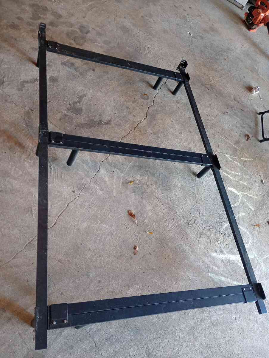 Universal Bedframe Full to King - Laurel, Mississippi - FleaMarketBay