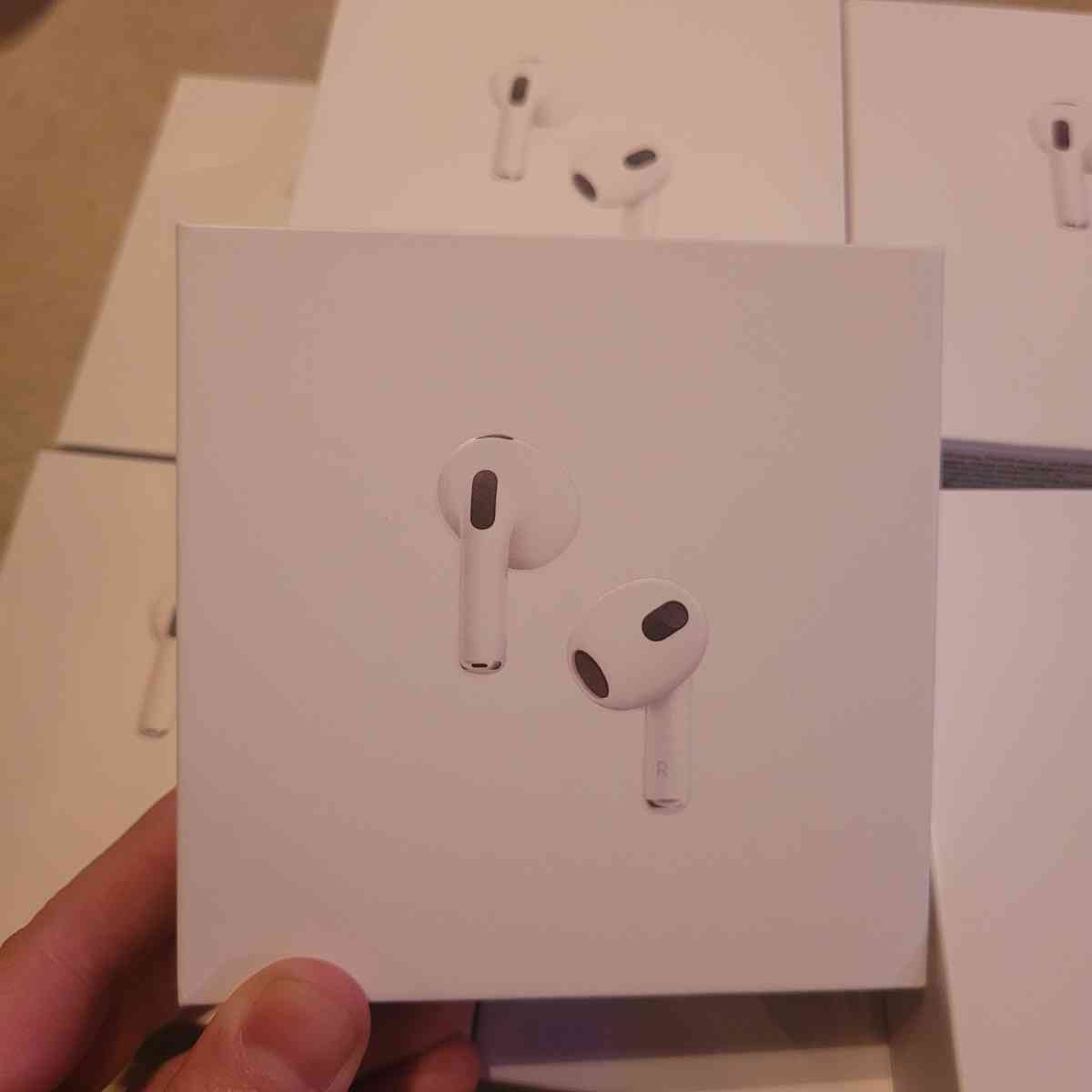 wireless headphones - Concord, North Carolina - FleaMarketBay