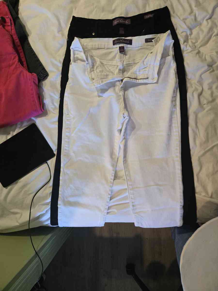 women jeans 6 pair - Tavares, Florida - FleaMarketBay