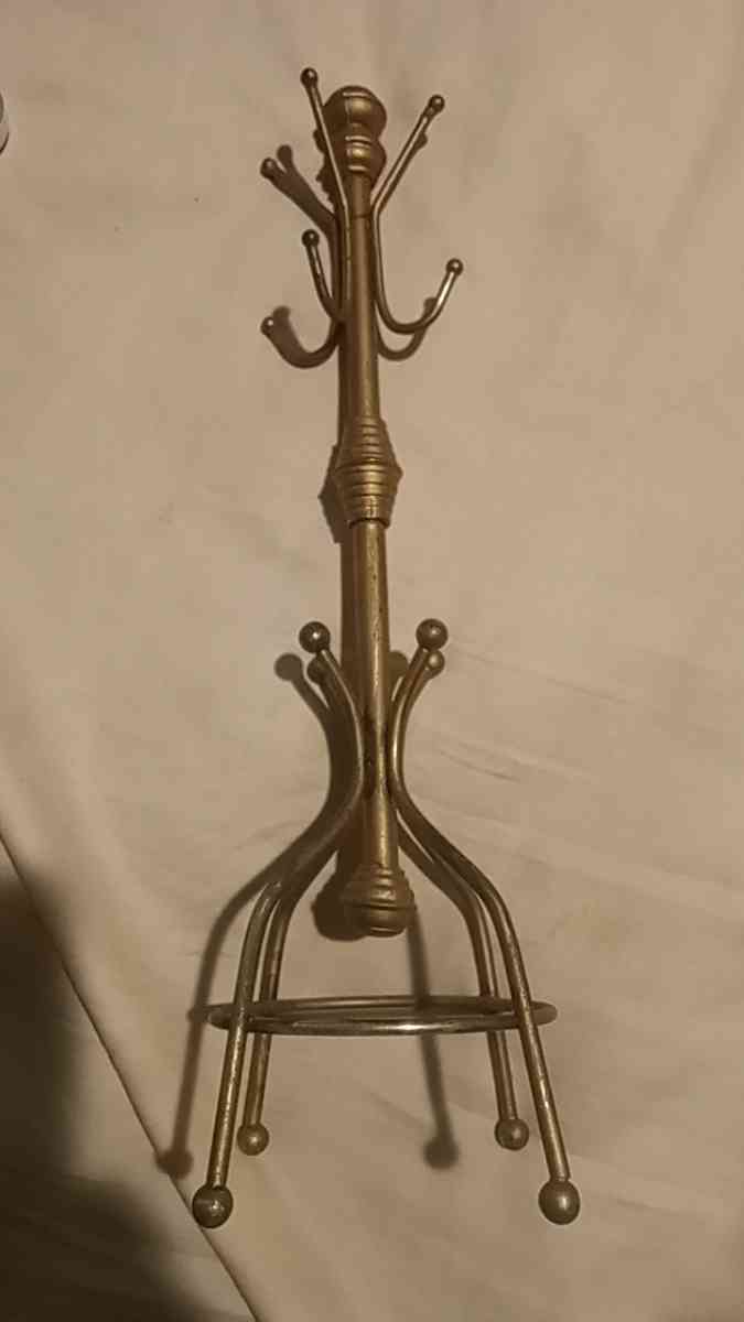 Different Antiques - Yatesville, Georgia - FleaMarketBay