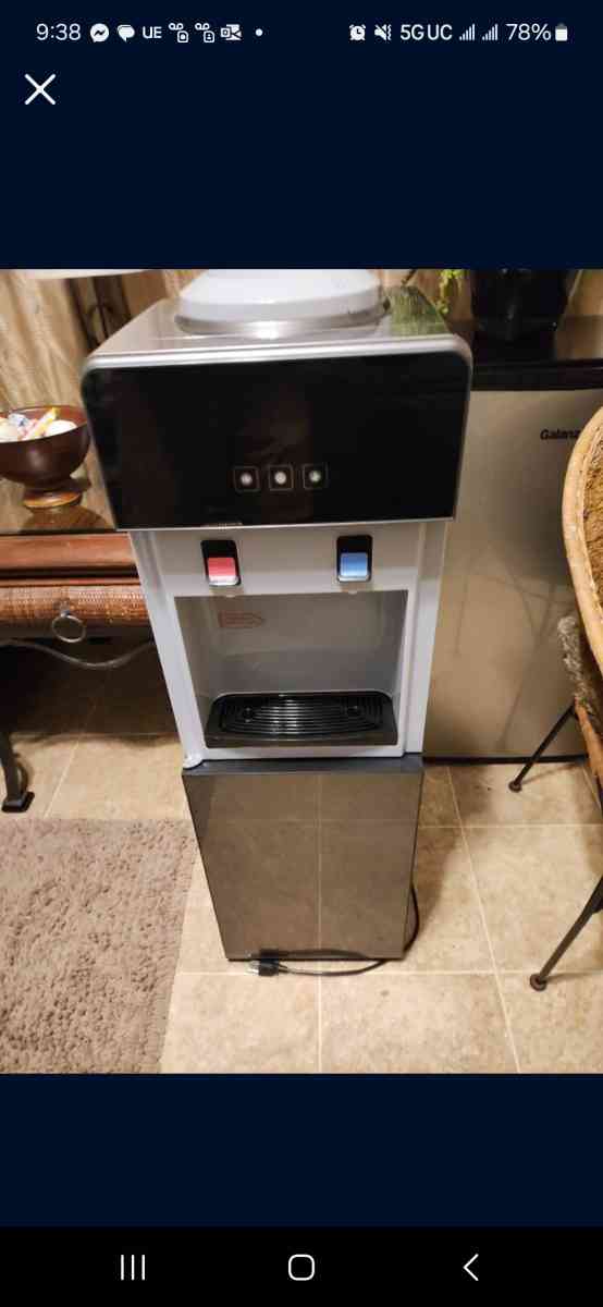 Water dispenser Hot or Cold water - Tavares, Florida