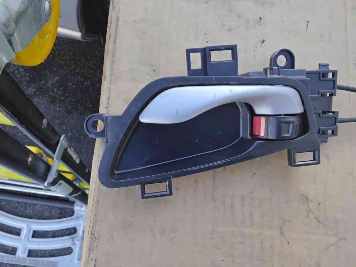 2018 Honda Civic Left Front Door Power Handles Like New - Williamstown, New Jersey - FleaMarketBay