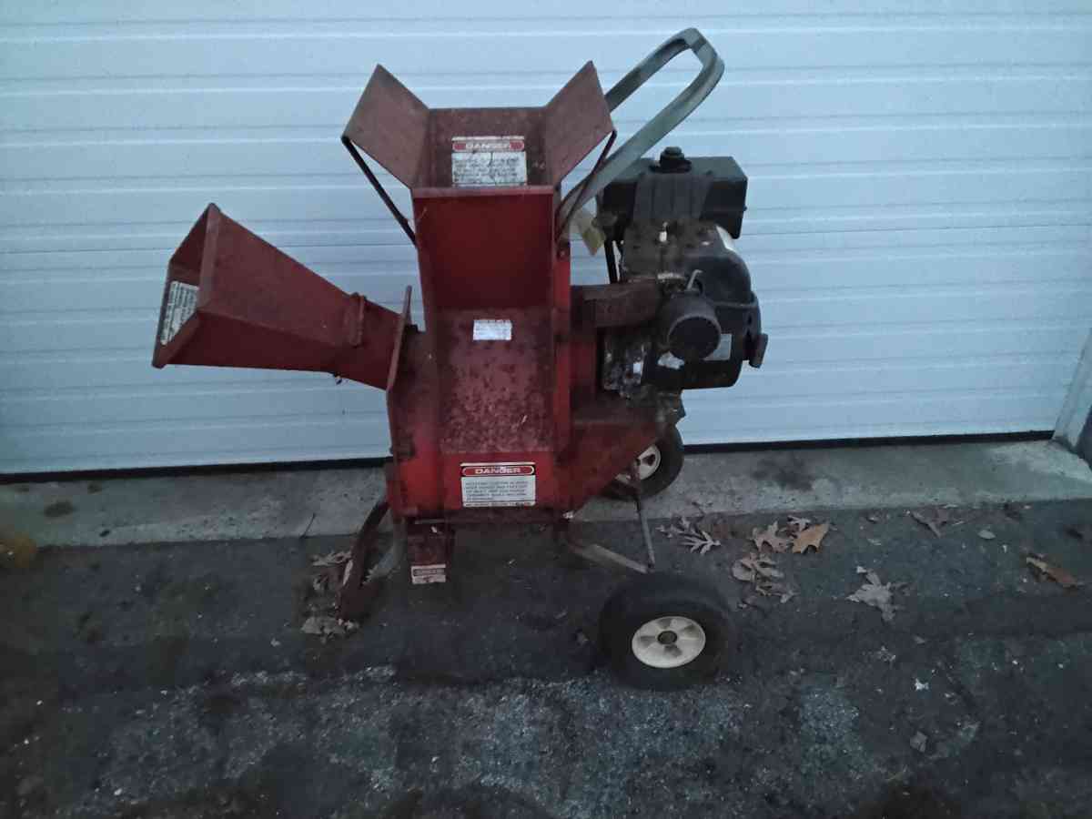 Nice Tomahawk Chipper and Shredder OEM Like New - Williamstown, New Jersey