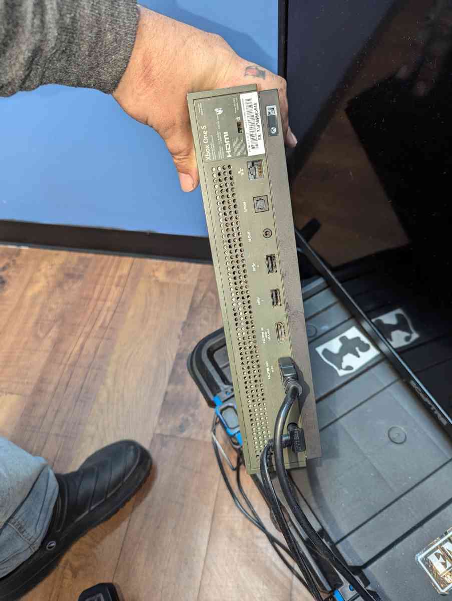 battlefield edition 1tb Xbox one with elite series controlle - Lexington, South Carolina