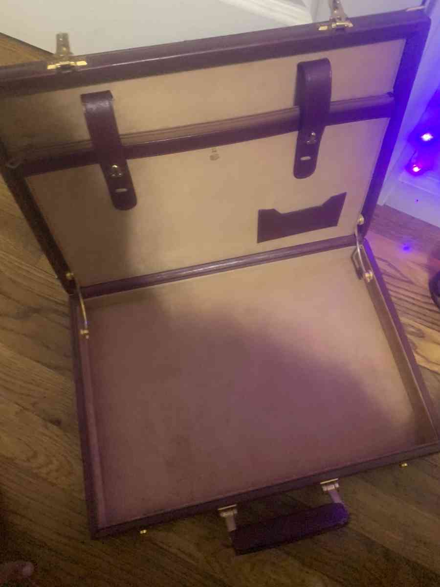 suitcases - Agency, Missouri - FleaMarketBay