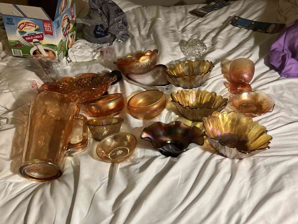 100 pieces of carnival glass Fenton and le smith 500 bucks - Kalamazoo, Michigan