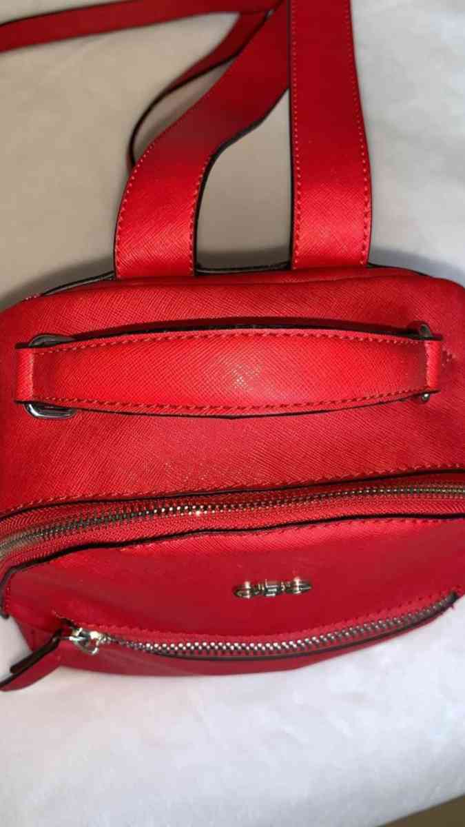 guess backpack - Miami, Florida - FleaMarketBay