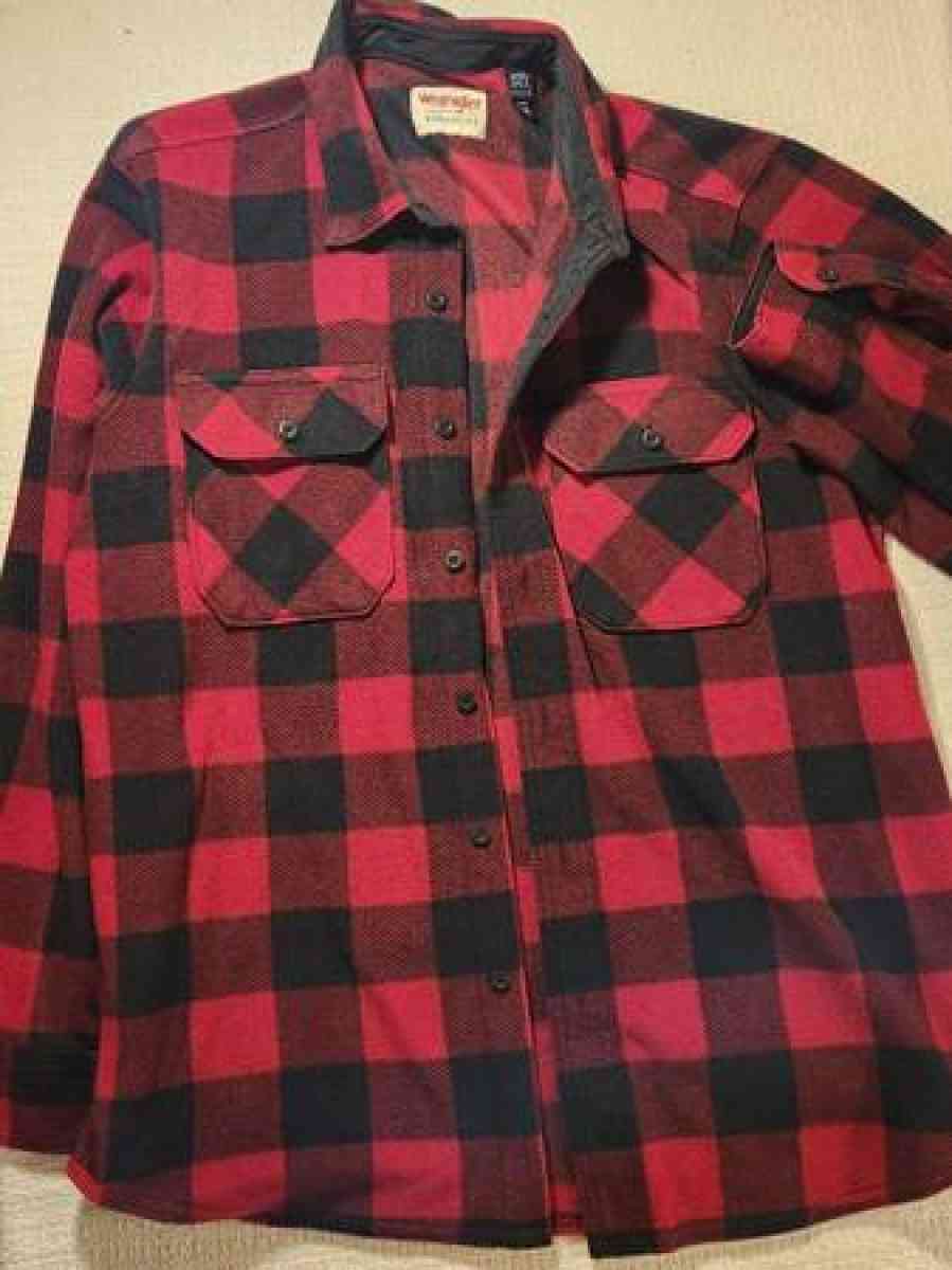 wrangler plaid jacket - Clinton, Massachusetts