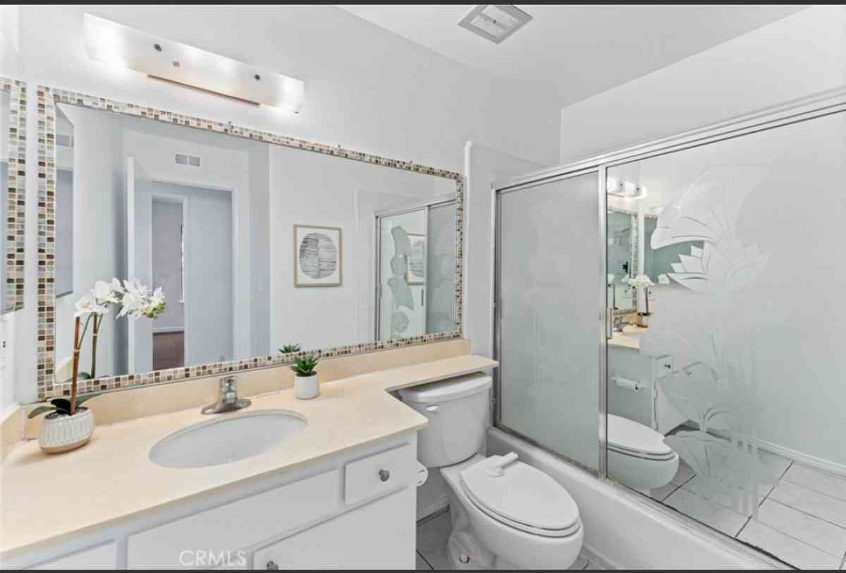 Single Family House for rent - Irvine, California - FleaMarketBay