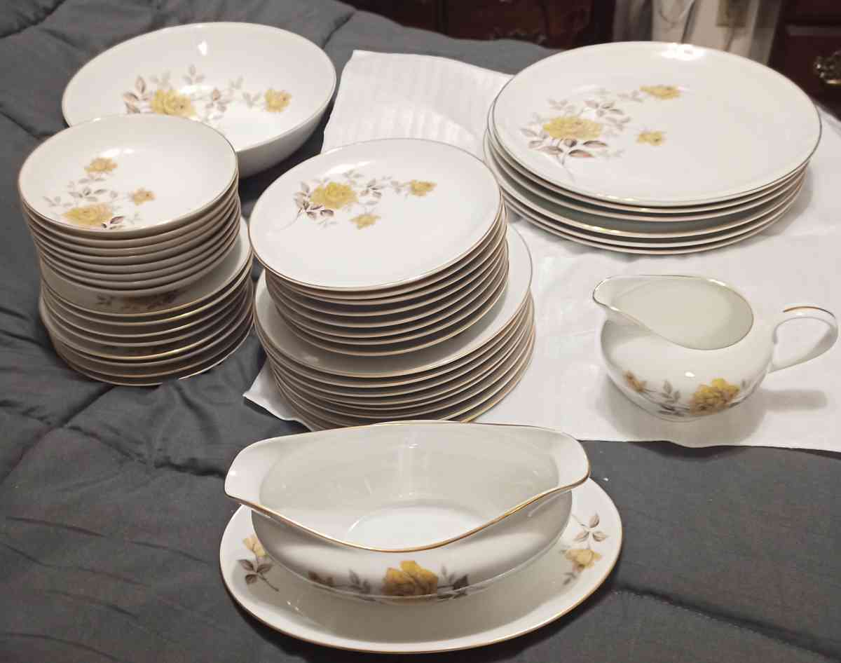 style house Valerie fine China - Carthage, Texas - FleaMarketBay