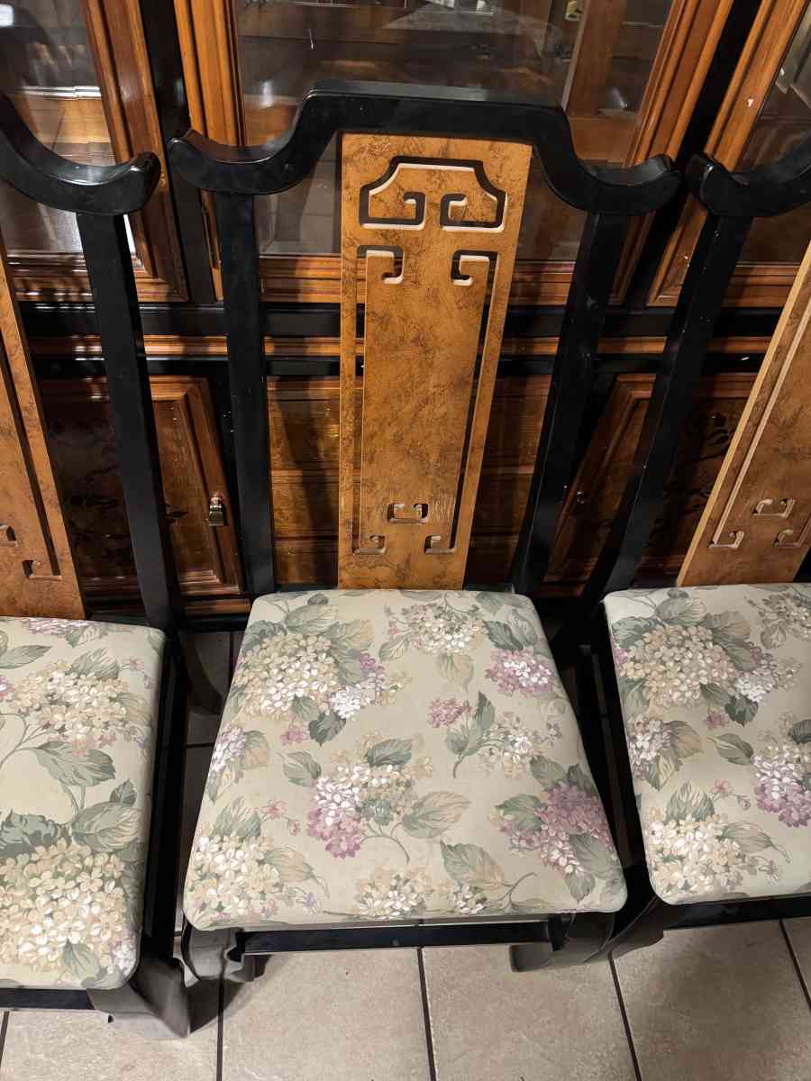 Table - Aguila, Arizona - FleaMarketBay