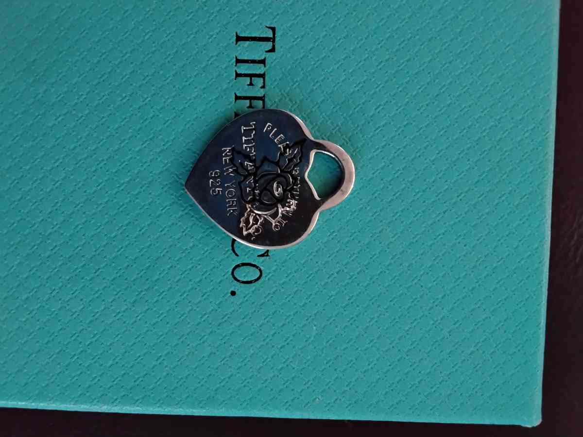 AUTHENTIC TIFFANY NECKLACE - Brookfield, Massachusetts - FleaMarketBay