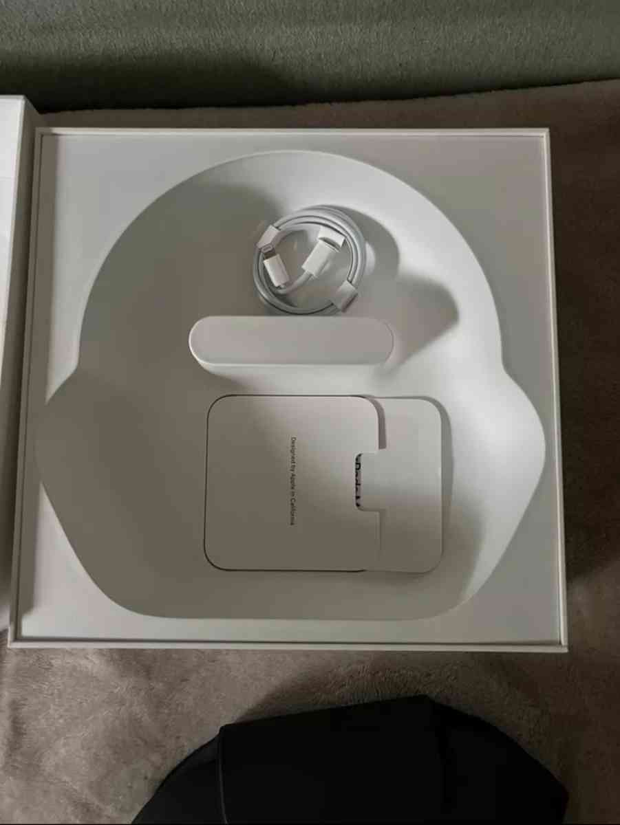 Apple AirPods Max USB C Type - Miami, Florida - FleaMarketBay