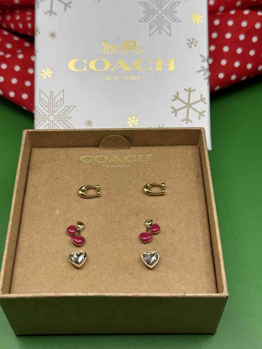 AHSHWomens Coach C Signature Cherry Heart Gift Set 3 Pairs S - Gallatin, Tennessee - FleaMarketBay